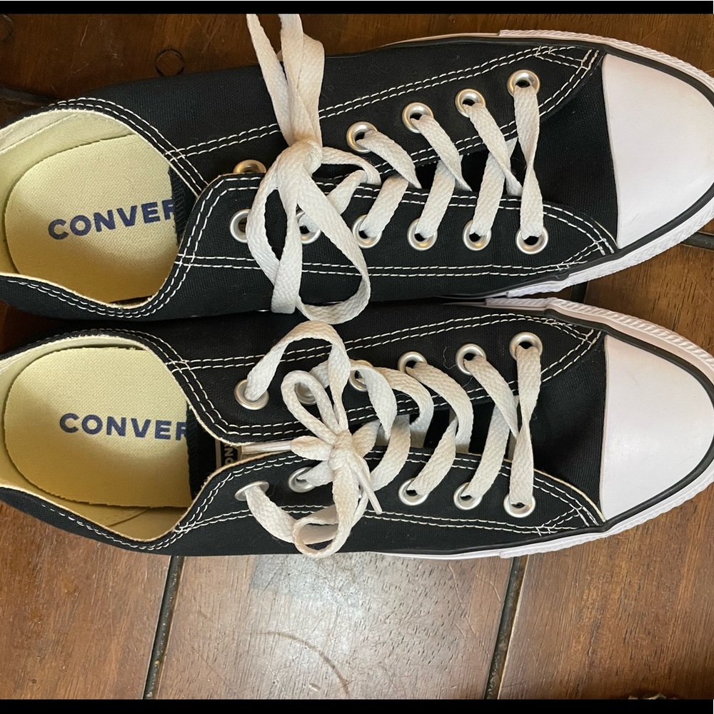 Size 8 mens, 10 womens converse worn one or twice